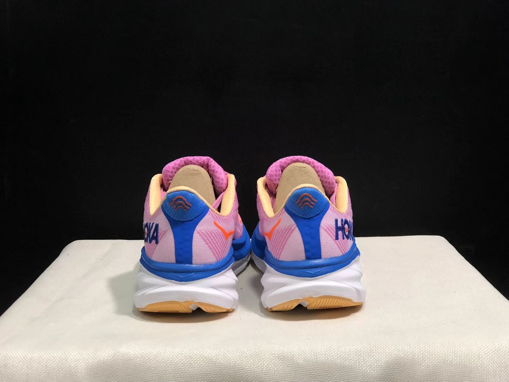 Hoka Clifton 9 'Beige-Pink'