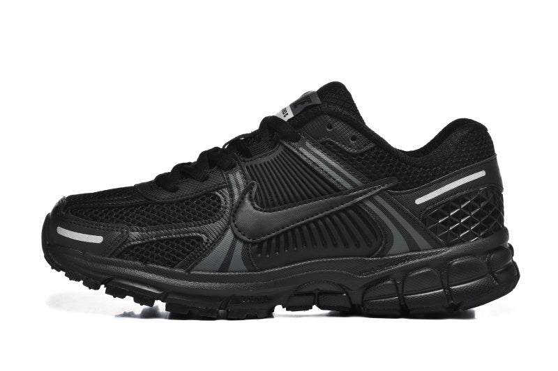 Air Zoom Vomero 5 'Triple Black'