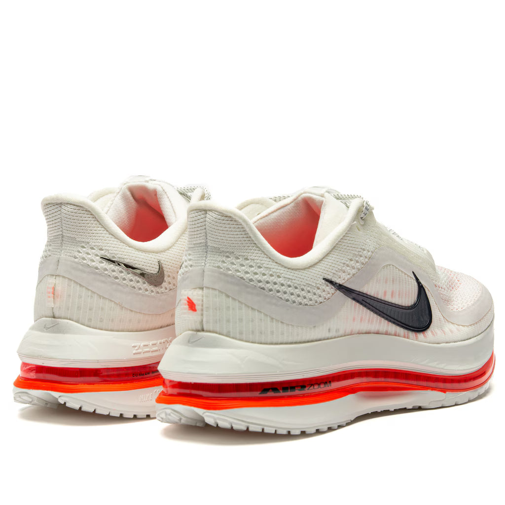 Pegasus Premium 'Summit White Bright Crimson'