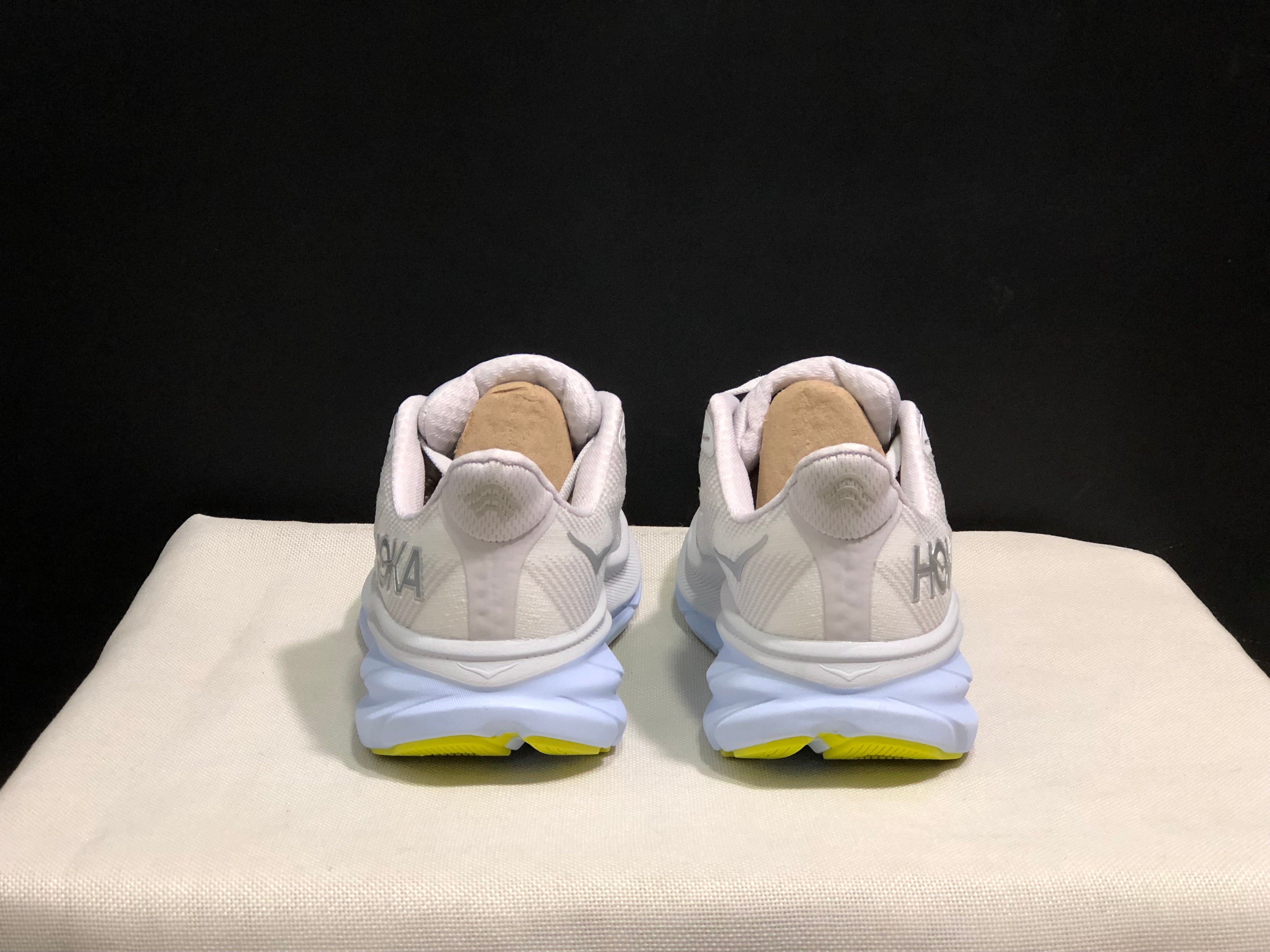 Hoka Clifton 9 'Beige-Pink'