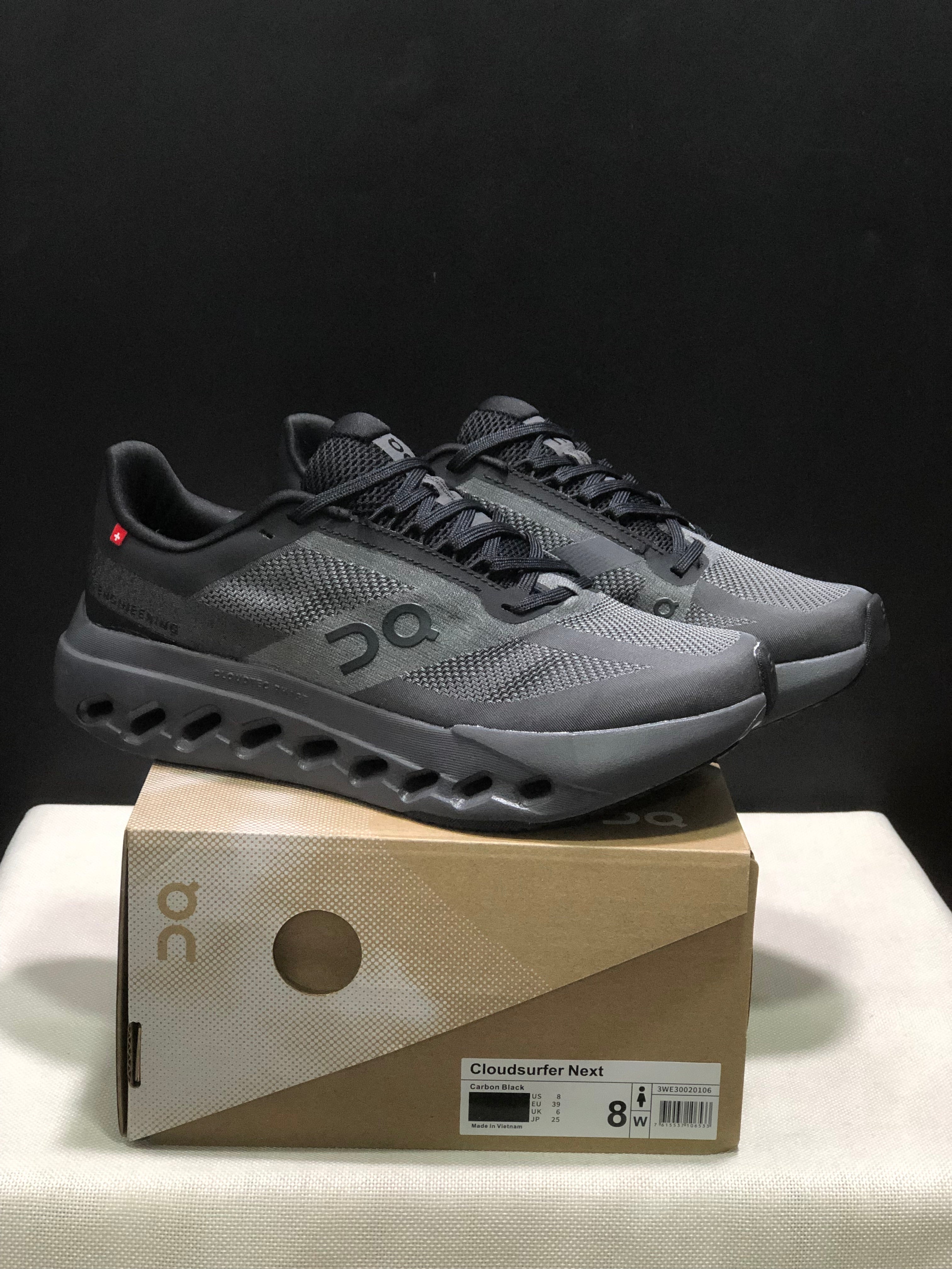 On Cloudsurfer Next 'Black'