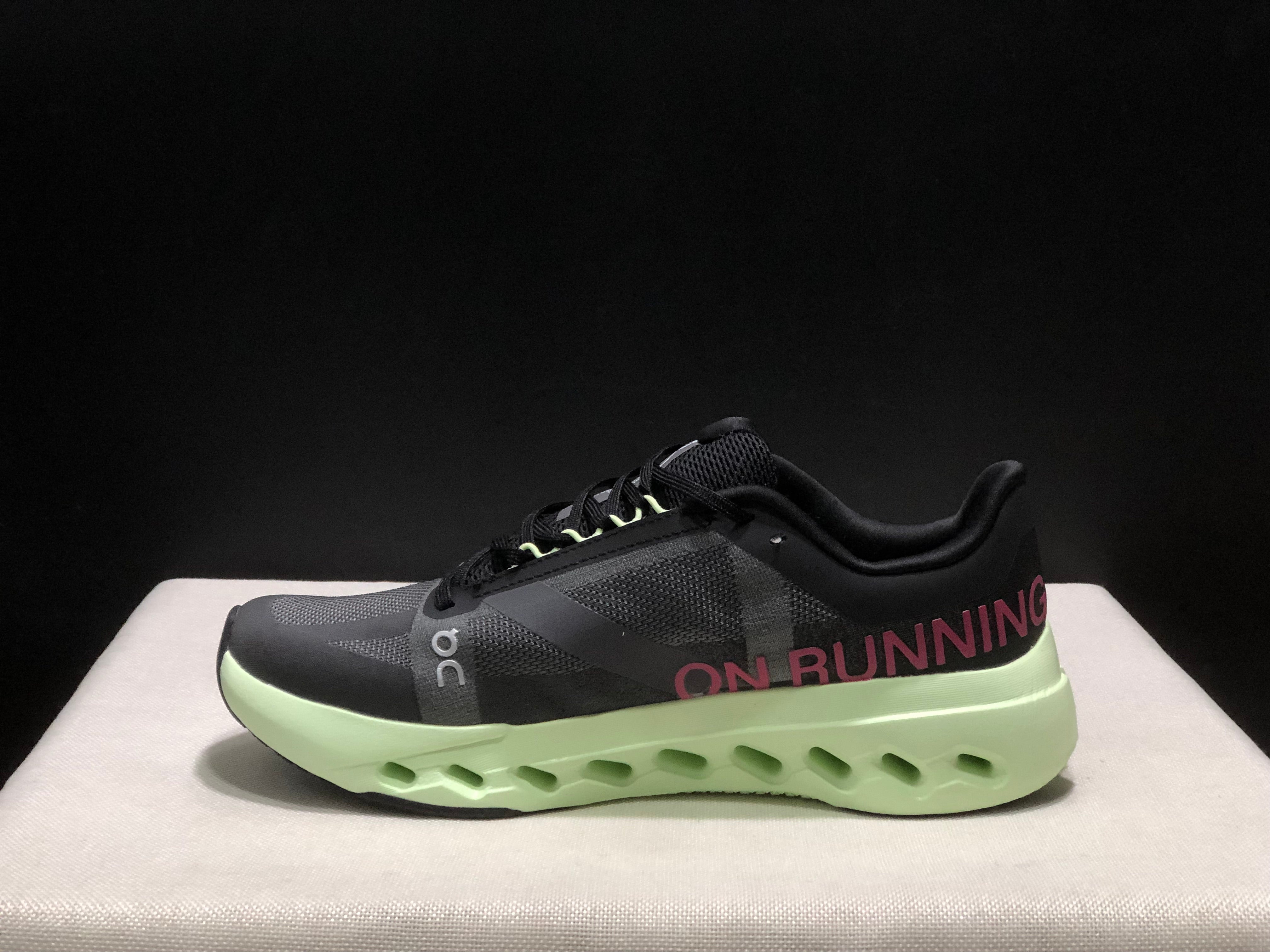 On Cloudsurfer Next 'black-green'