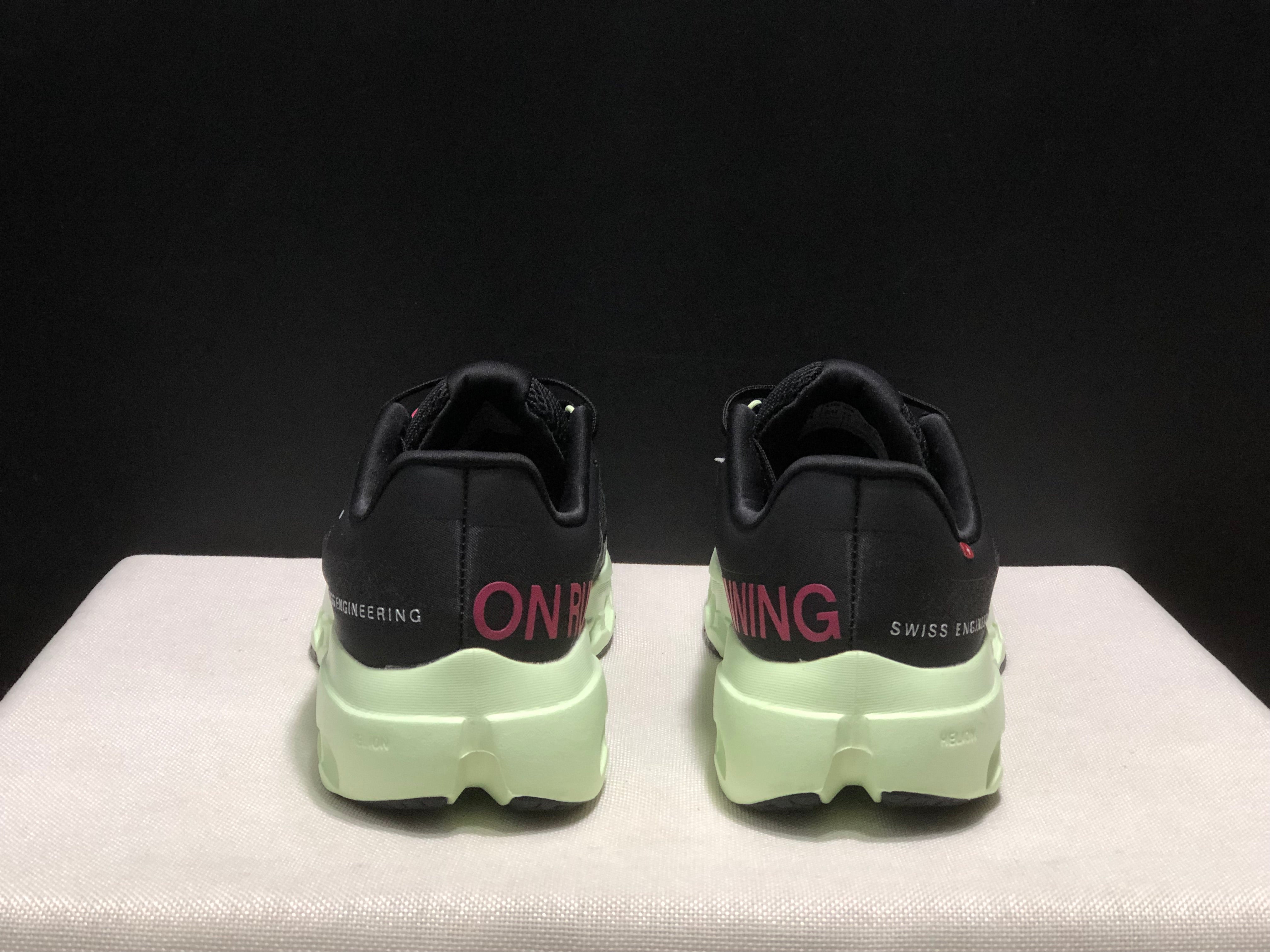 On Cloudsurfer Next 'black-green'