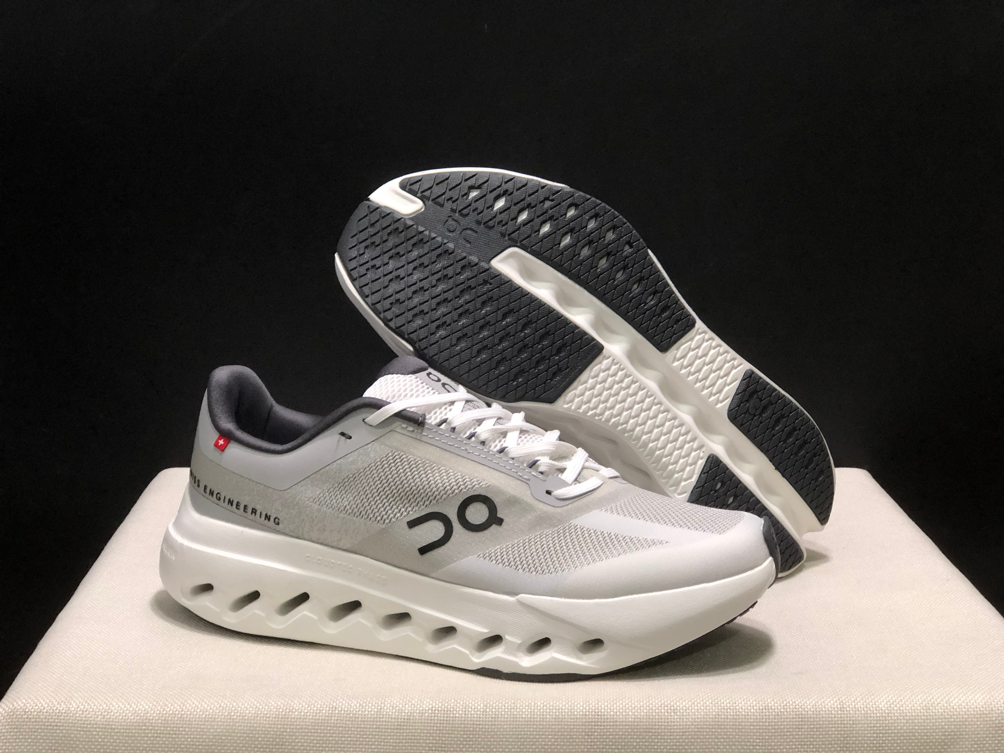 On Cloudsurfer Next 'gray'