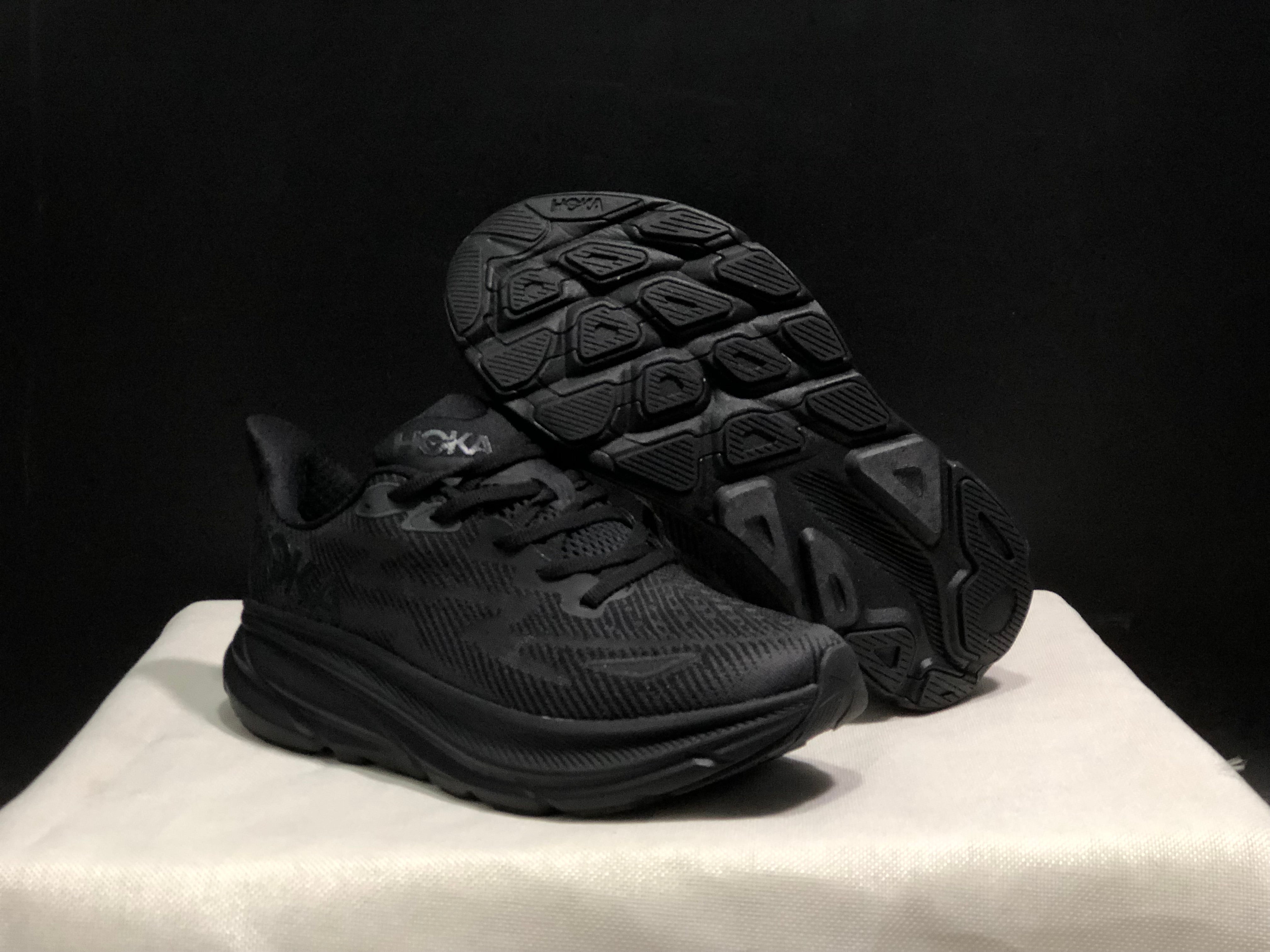 Tênis Hoka Clifton 9 'Triple-Black'
