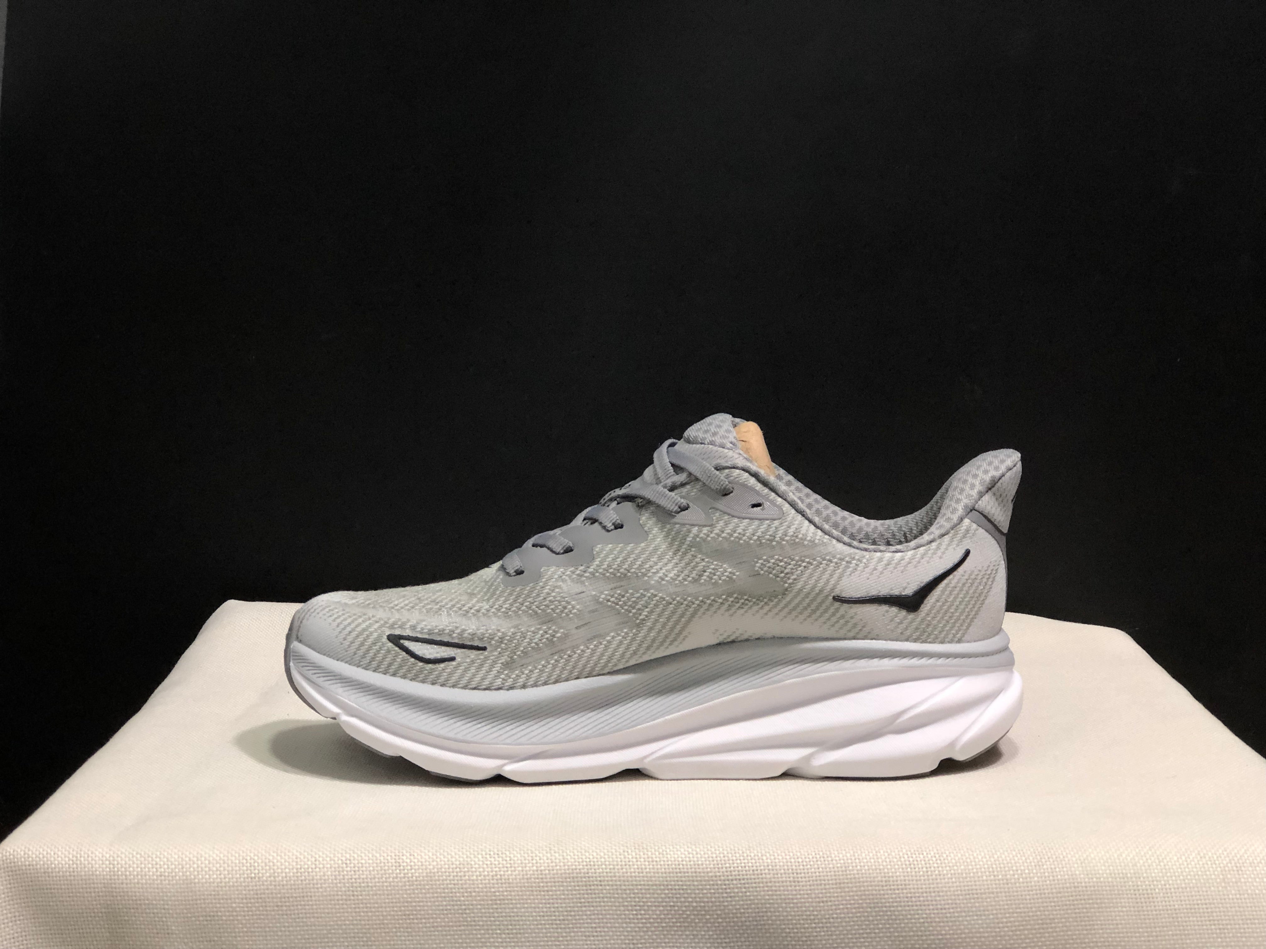 Hoka Clifton 9 'Beige-Pink'